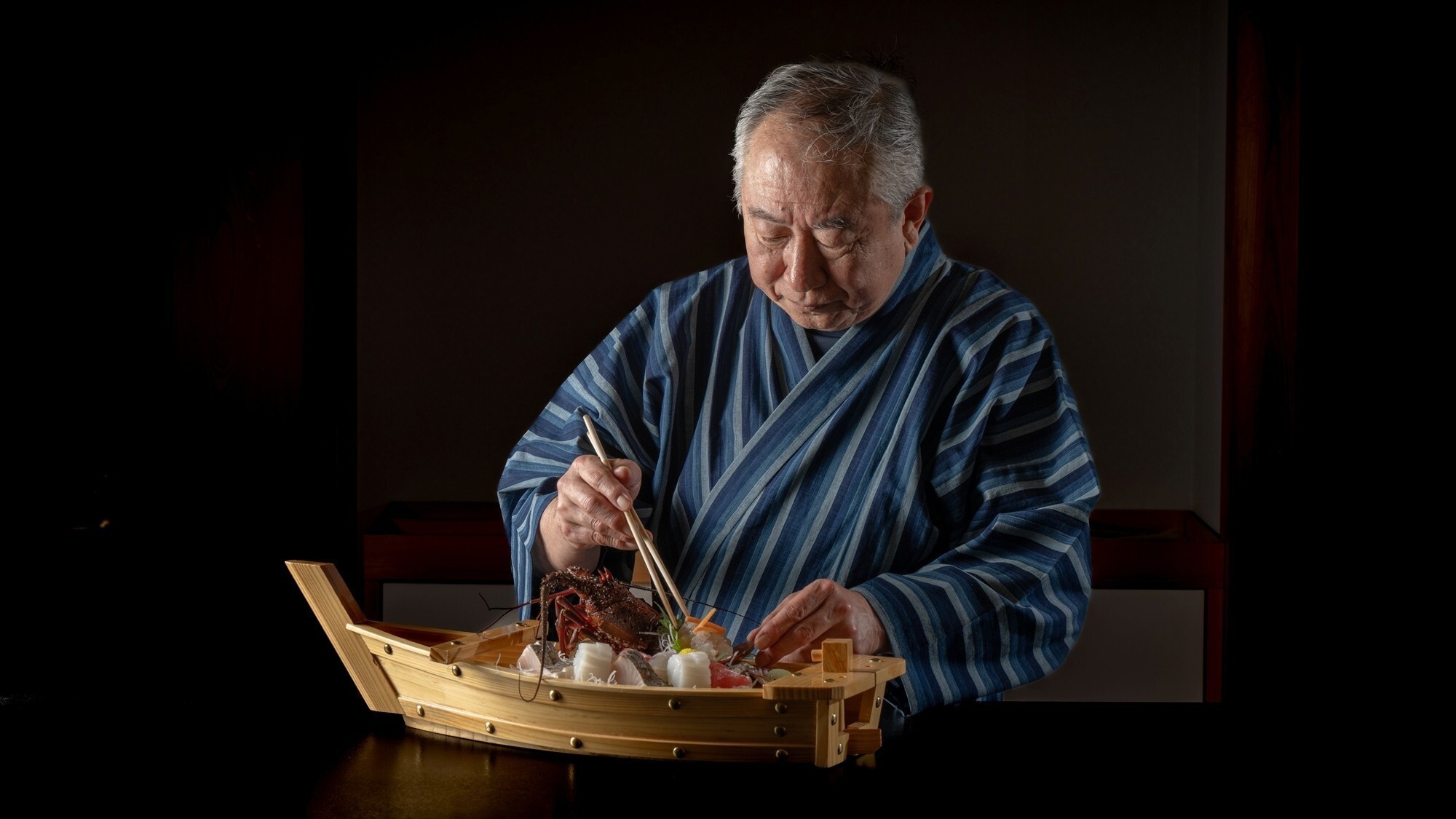 【夕食一例】旅の食卓を彩る舟盛り。新鮮な海の幸を目でも舌でもお楽しみください。