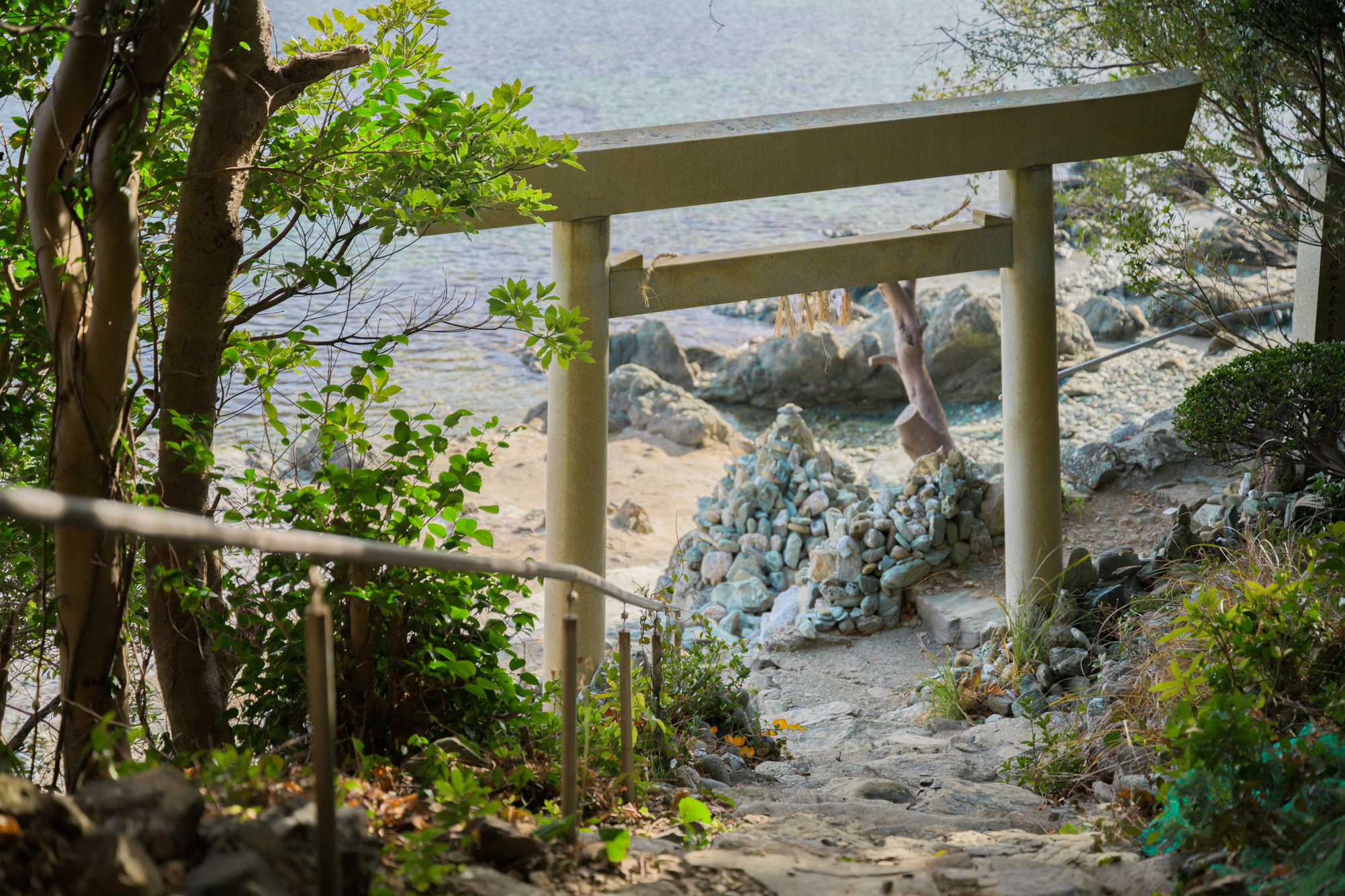 伊射波神社の第１鳥居。ここからさらに上に10分ほど登ると神社に到着する。