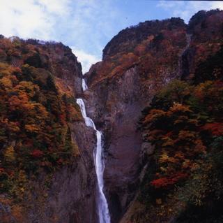 称名滝紅葉