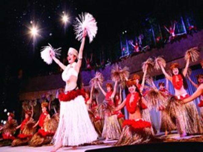 ハワイアンといえばフラガール♪一番の見どころは夜のフラダンスショー！！ＰＭ8：30～9：30です☆