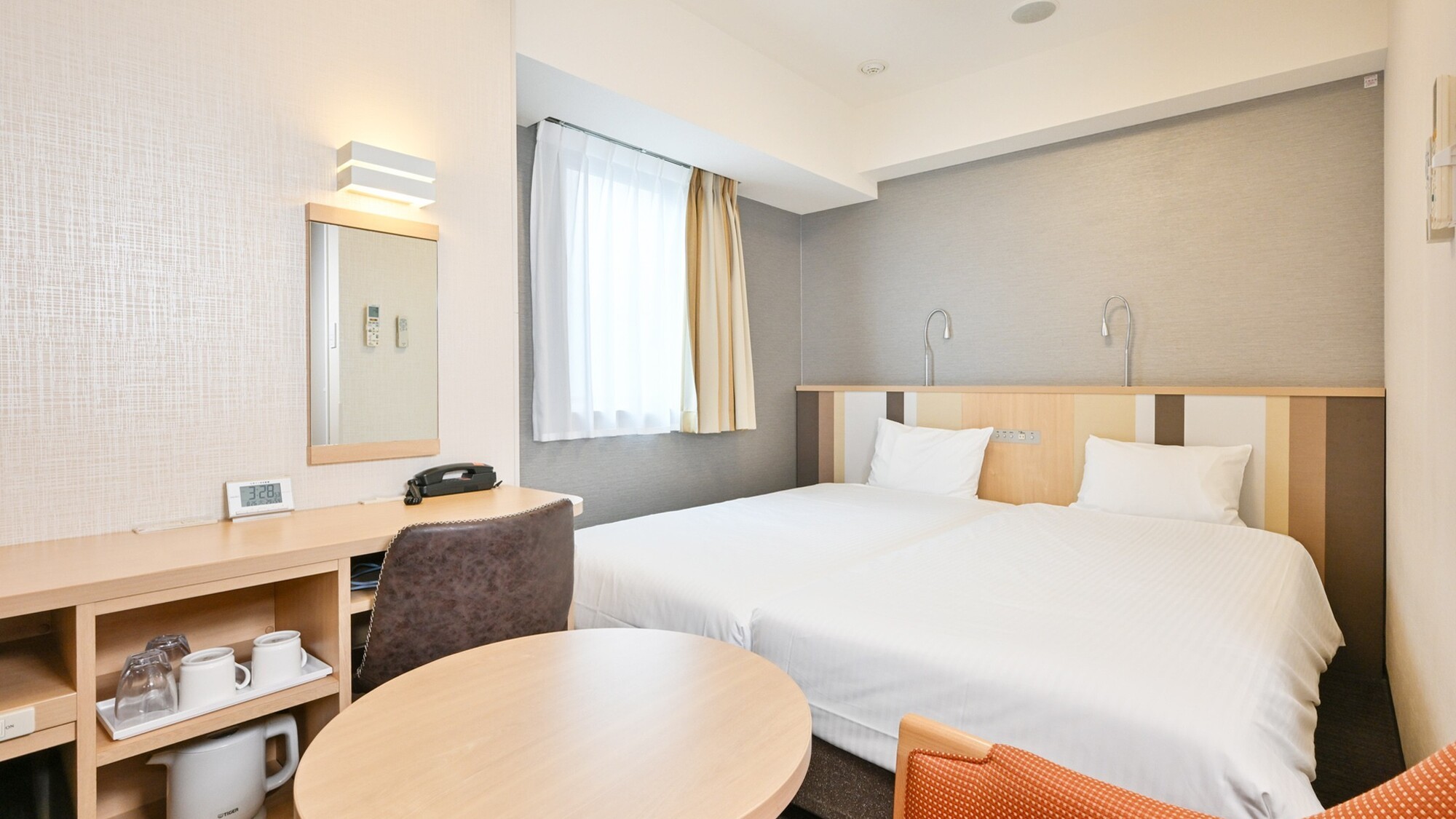 【ハリウッドツイン】シングルベッド2台　18平米