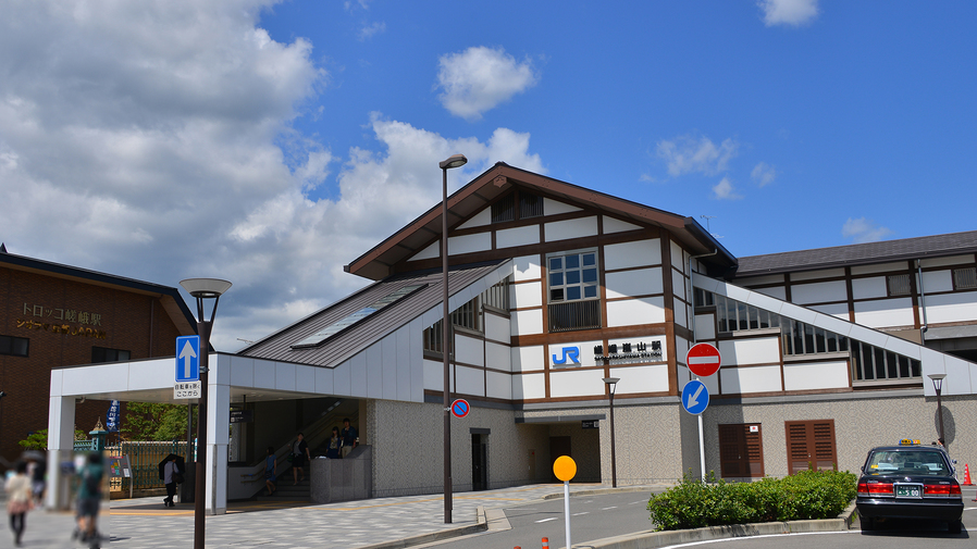 JR嵯峨嵐山駅南口よりホテルまで徒歩１分の好立地