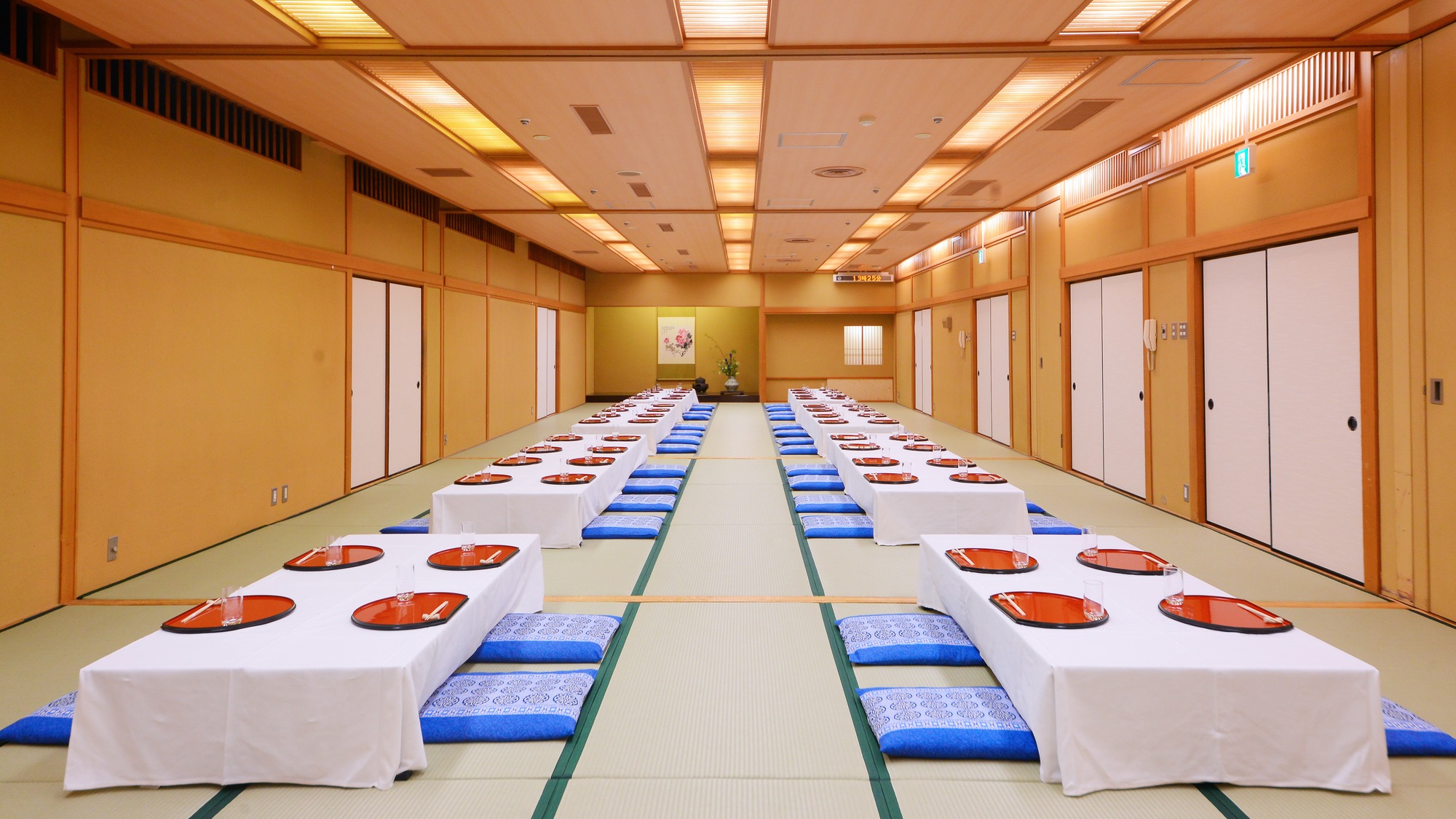 ・【宴会場】最大120名まで。宿泊研修や修学旅行などにも最適です