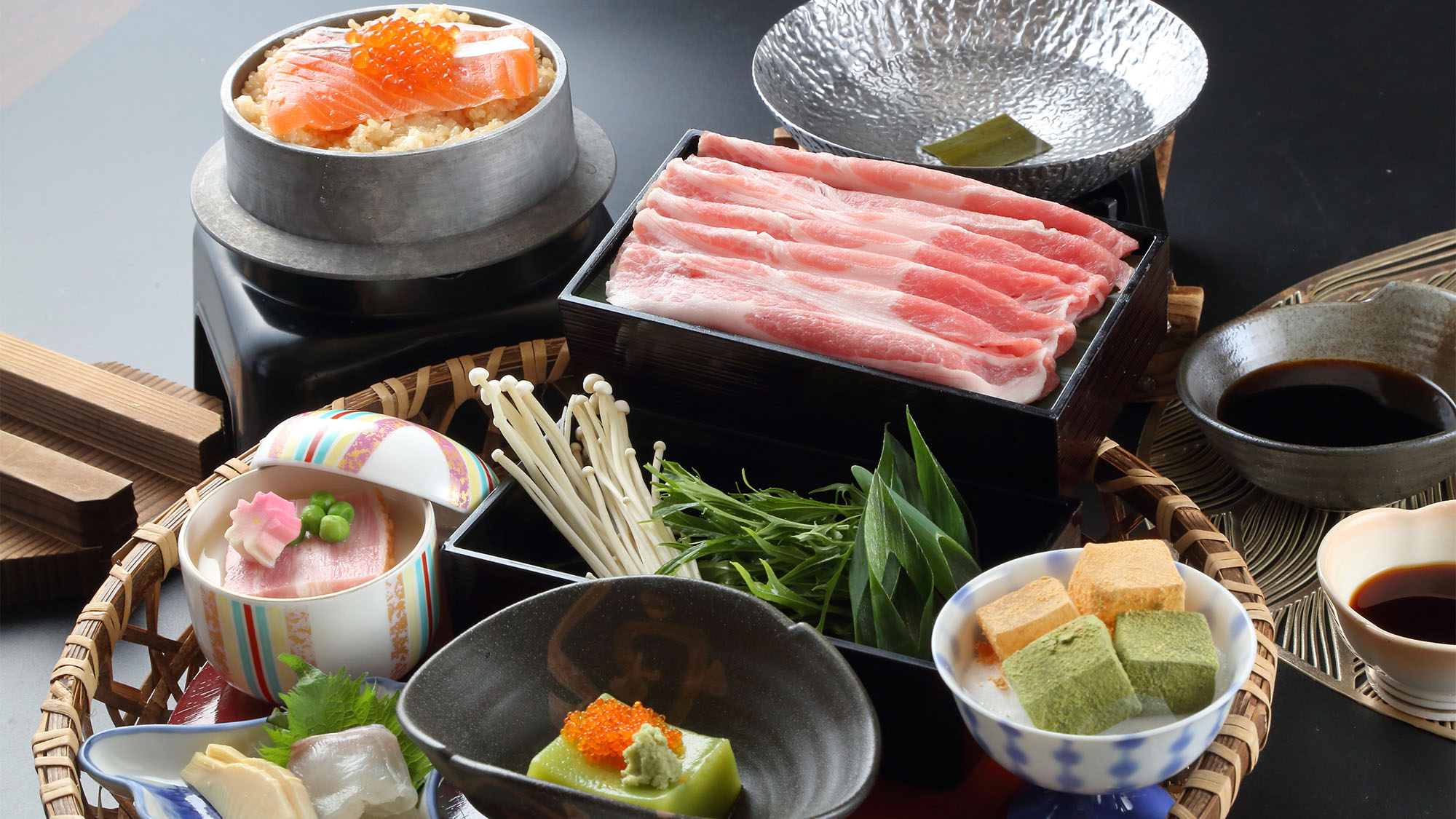 ・【釜めし御膳（春）一例：サーモンといくら】選べる季節替わりの釜めしをご賞味ください