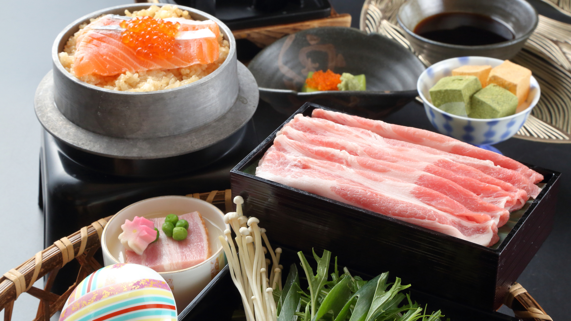 夕食一例／釜めし御膳【春】鮭イクラ