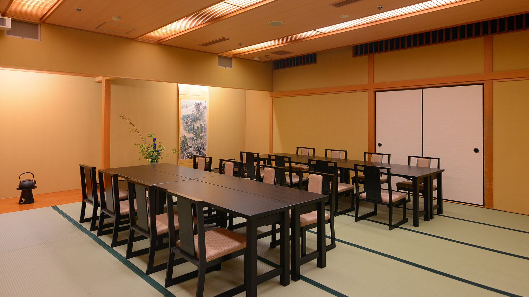 ・【宴会場】お料理を囲みながら、思い出話に花を咲かせてください