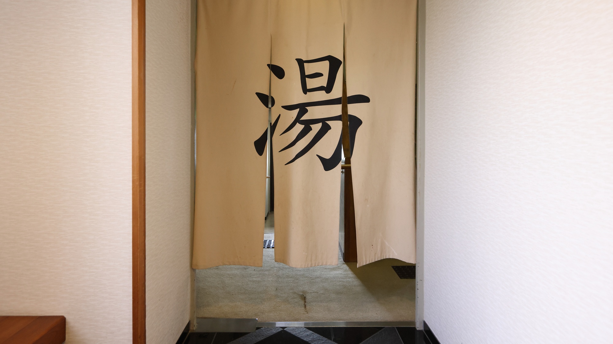 ・【大浴場】客室の狭い湯船ではゆったり寛げないという人にピッタリです