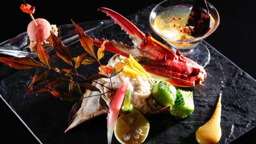 秋の味覚・渡り蟹を土佐酢ジュレでお召し上がりください。（お料理イメージ）