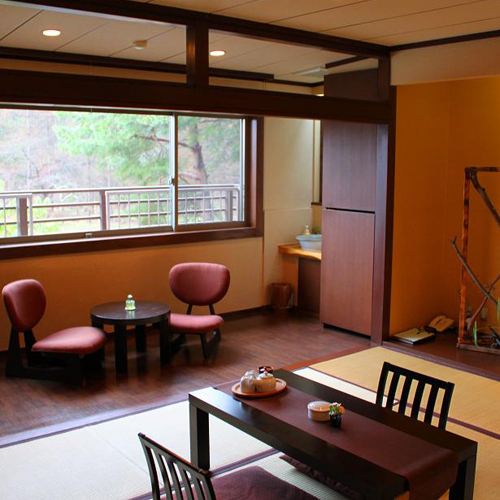 [Japanese-modern Japanese-style room "Miyama"] Japanese elements are in harmony with the modern style. A relaxing time for two people to enjoy a conversation