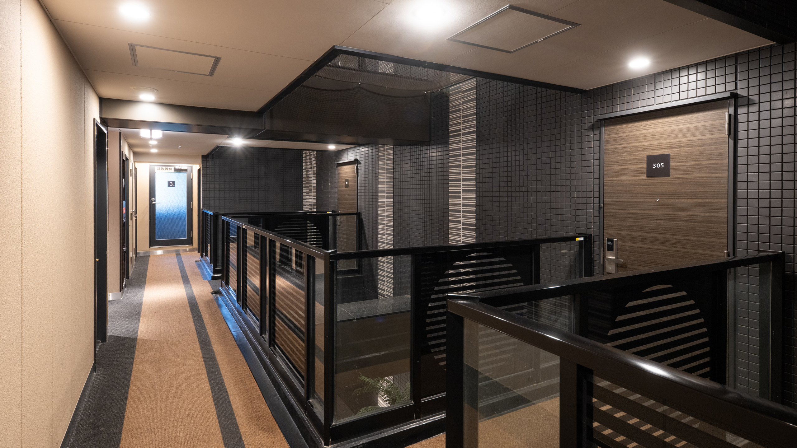 共用廊下（当館は吹抜廊下となっております）