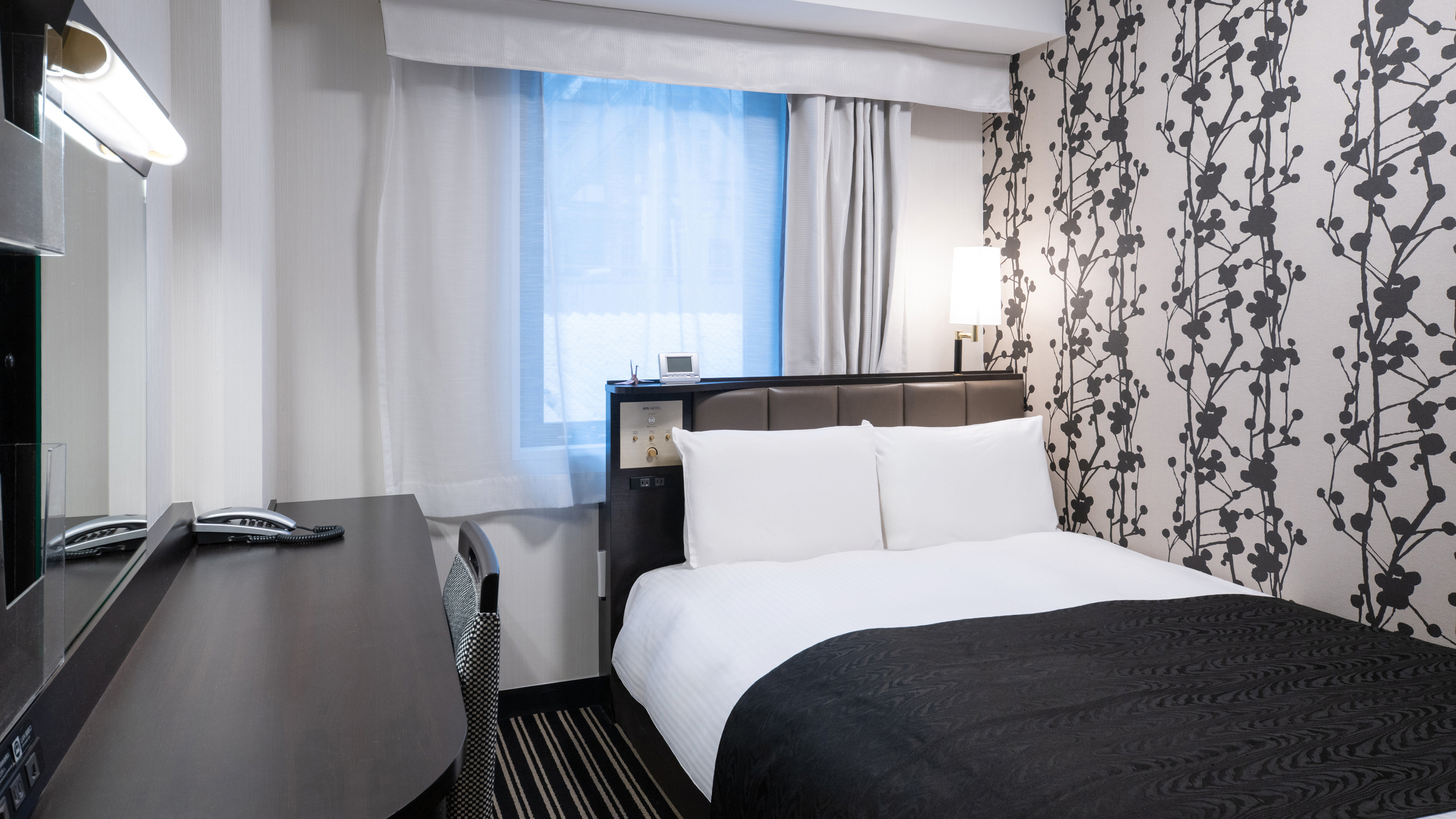 ダブルルーム（広さ11㎡／ベッド幅140㎝）