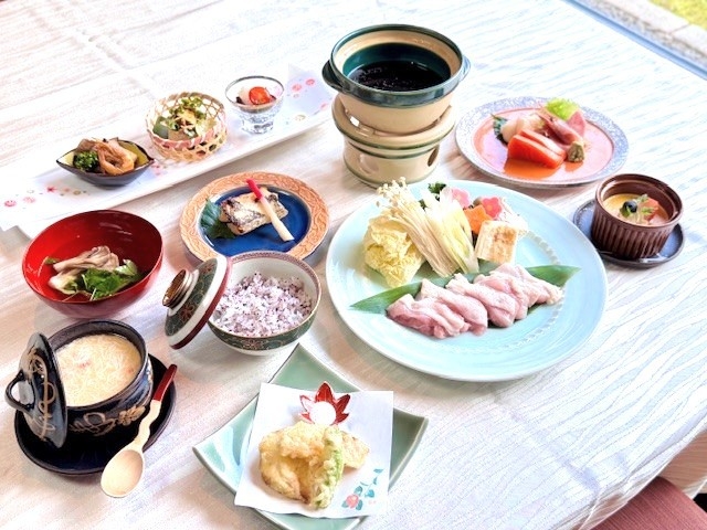 北海道を感じよう！【扇松園の人気手作りメニューと伊達産若鶏の道産鍋御膳】朝夕１泊２食付朝夕１泊２食付