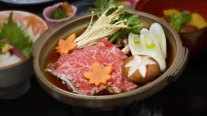 【選べるメイン】飛騨牛ステーキ◆飛騨牛すき焼◆織田信長が振る舞ったおもてなしあわび/2食付＜広間食＞