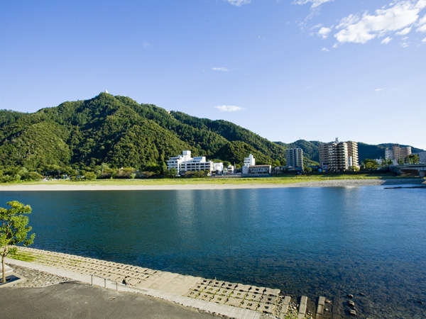 【人気NO.1プラン】当館おすすめの岐阜の名産≪Ａ４等級≫飛騨牛ステーキ会席/2食付＜広間食＞