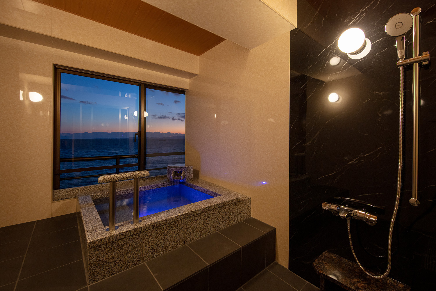 特別客室半露天風呂