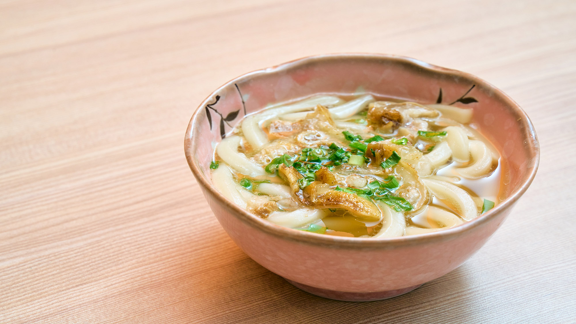 新メニューの大阪名物！かすうどん