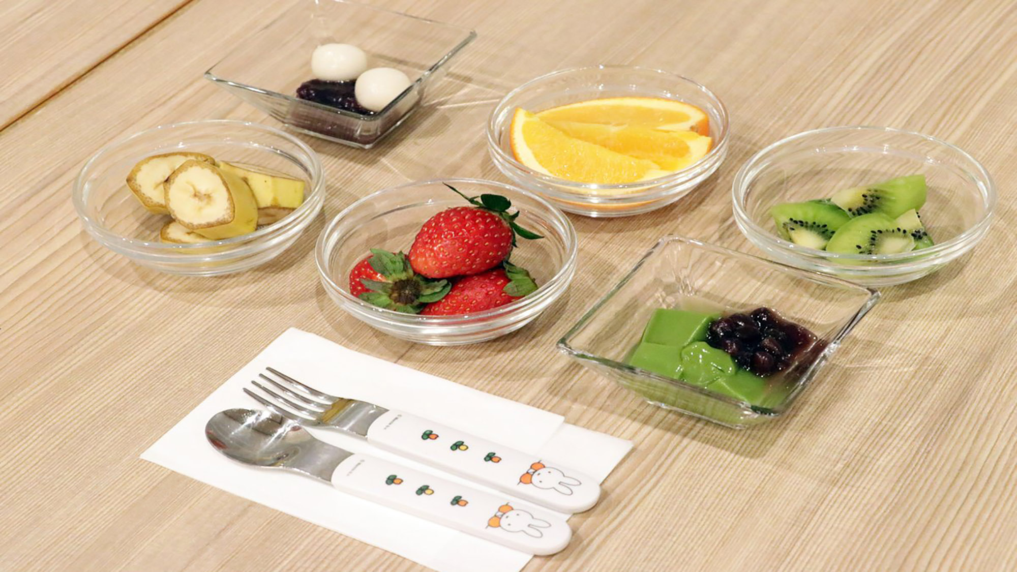 小さなお子さまでもお楽しみいただけるフルーツも豊富にご用意しております♪