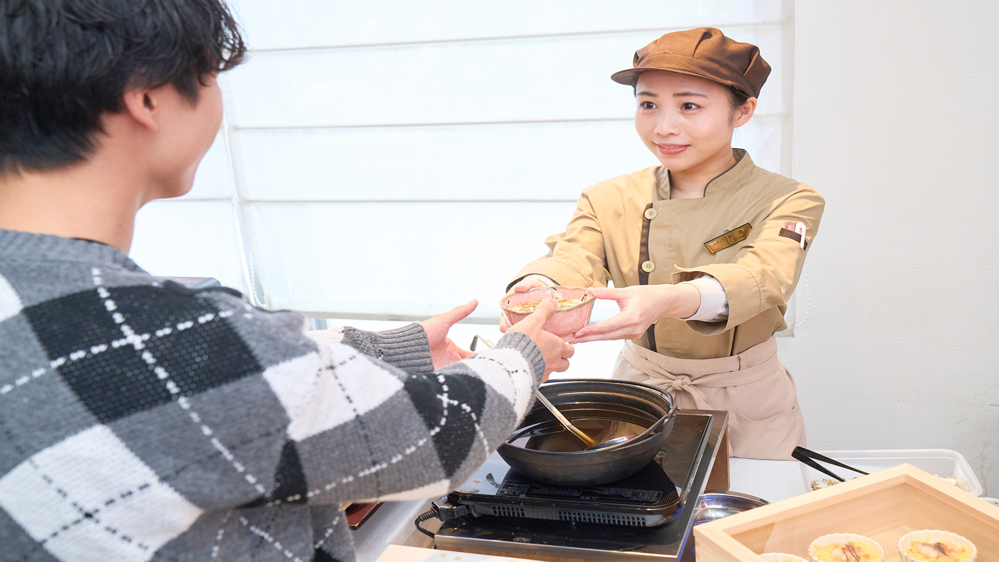 ホテル朝食ビュッフェで出来立てのうどん