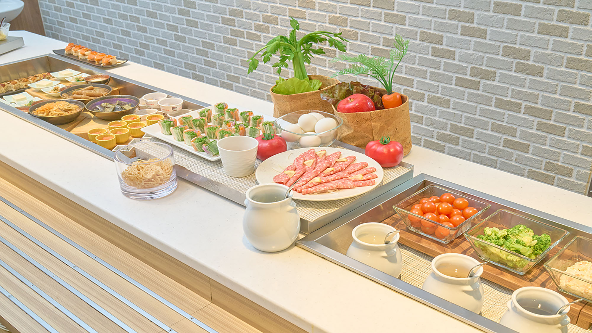 生春巻きなどの新メニューも