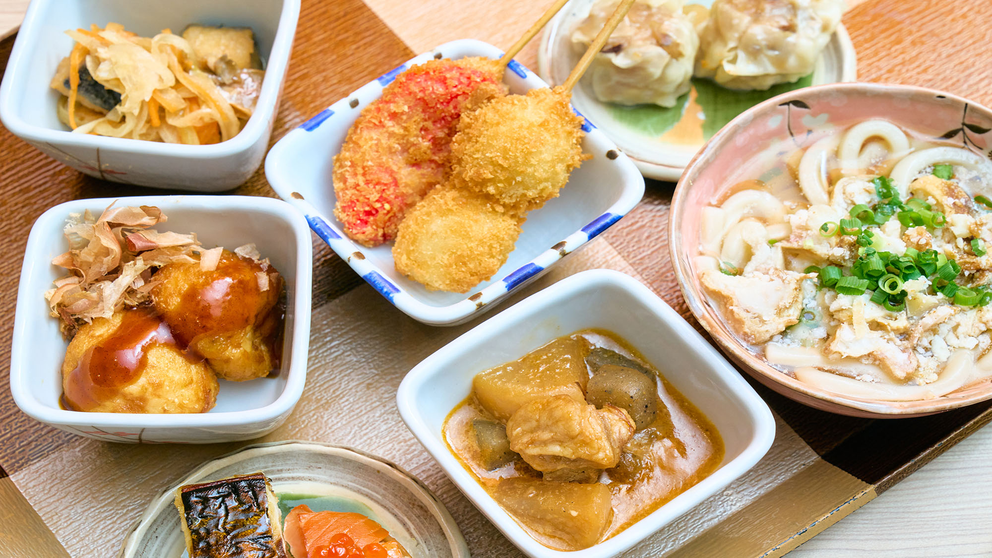 多彩なメニューが並ぶホテル朝食ビュッフェに、新商品のうどんが登場！