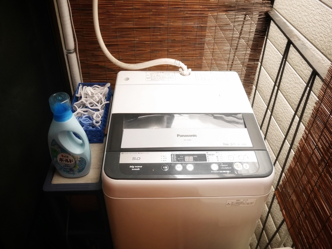長期滞在用に洗濯機もございます。