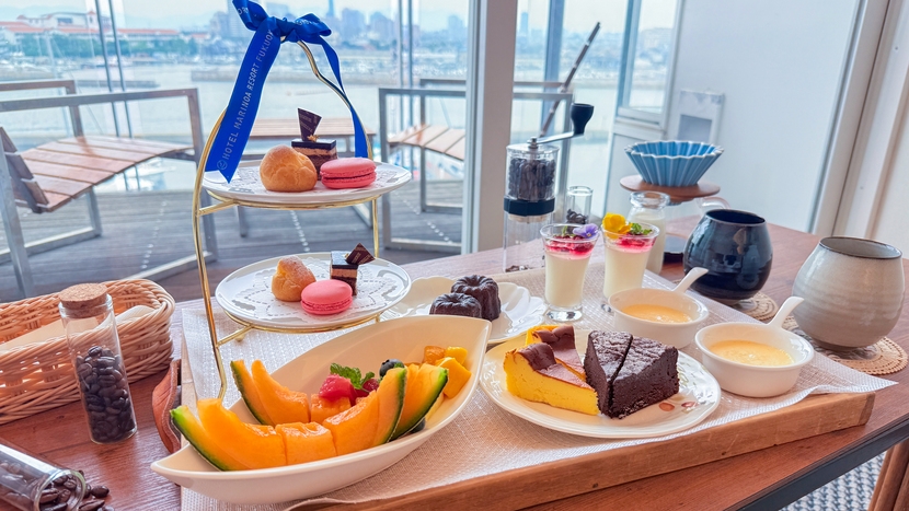 【女子旅】お部屋deカフェプラン♪パティシェ特製プチアフタヌーンデザート！レイトアウト13時／朝食付