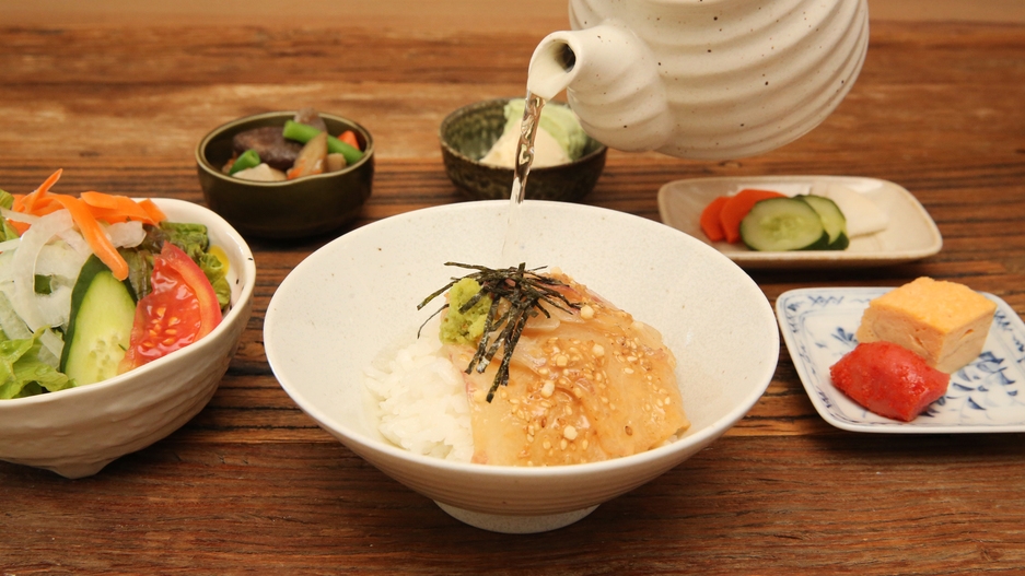 贅沢朝食☆博多鯛茶漬け☆朝食はルームサービス／全室ハーバービュー＆3つのラウンジが無料☆駐車場無料
