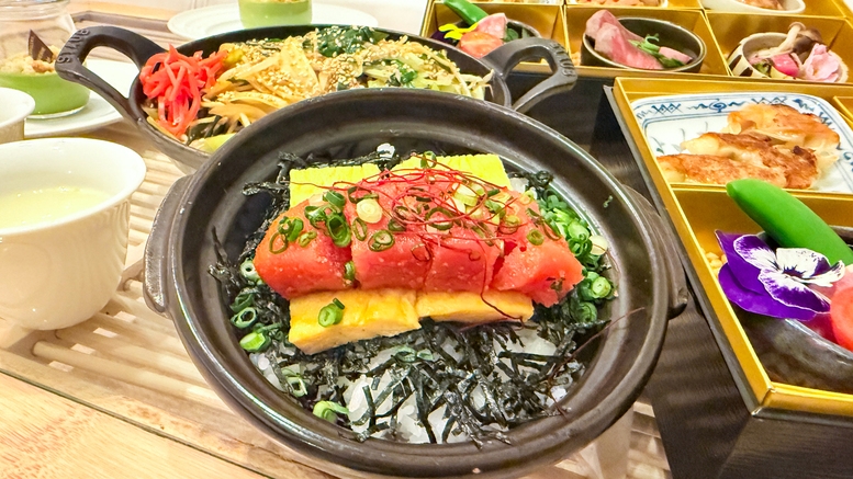 【朝夕部屋食】博多想い出ボックスディナー付きプラン☆３つの贅沢なラウンジ付☆駐車場無料♪