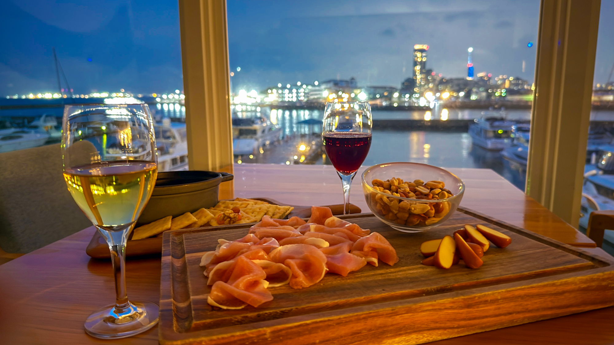 ナイトラウンジ