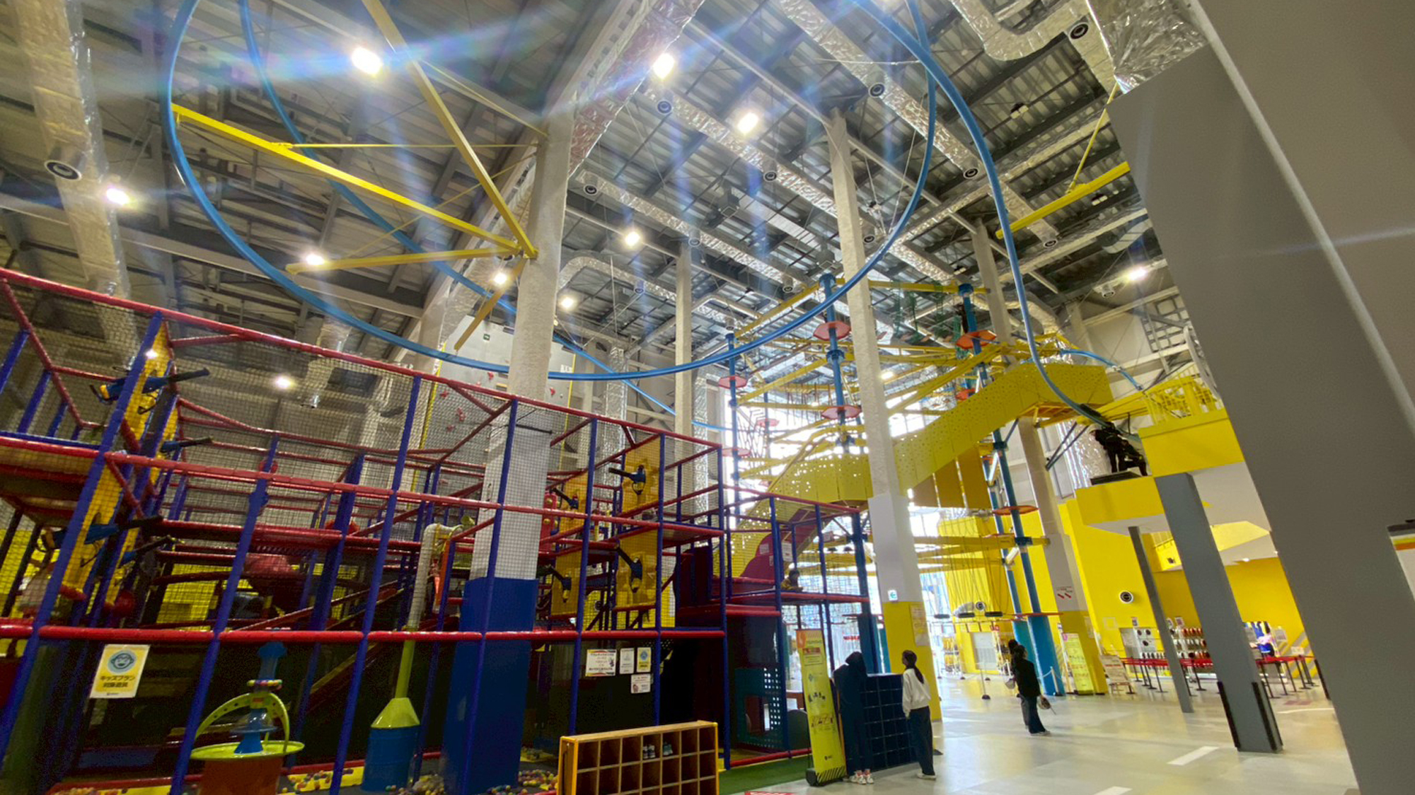 ノボルトは全天候型のアスレチック施設です