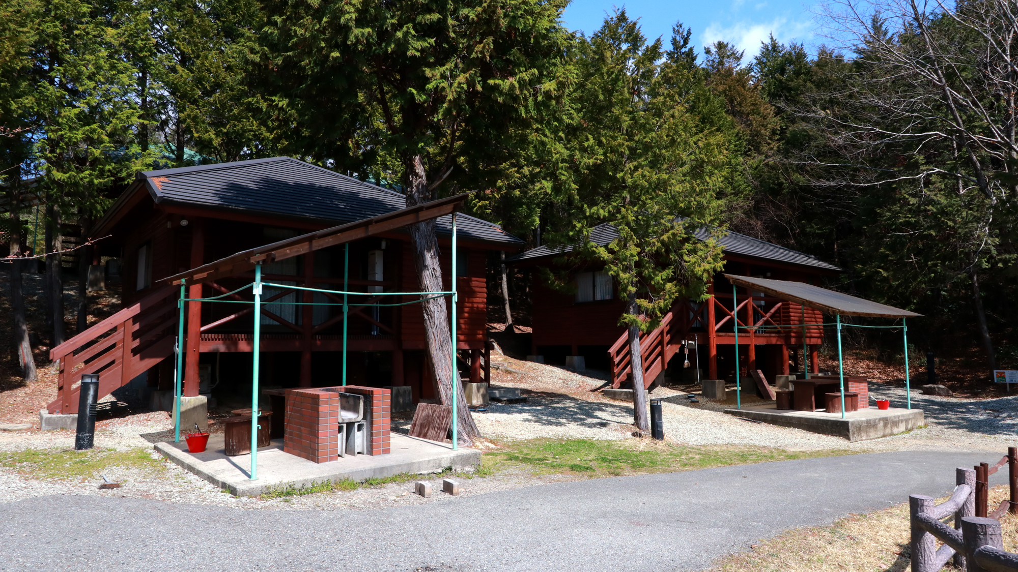 【池側・コテージ】