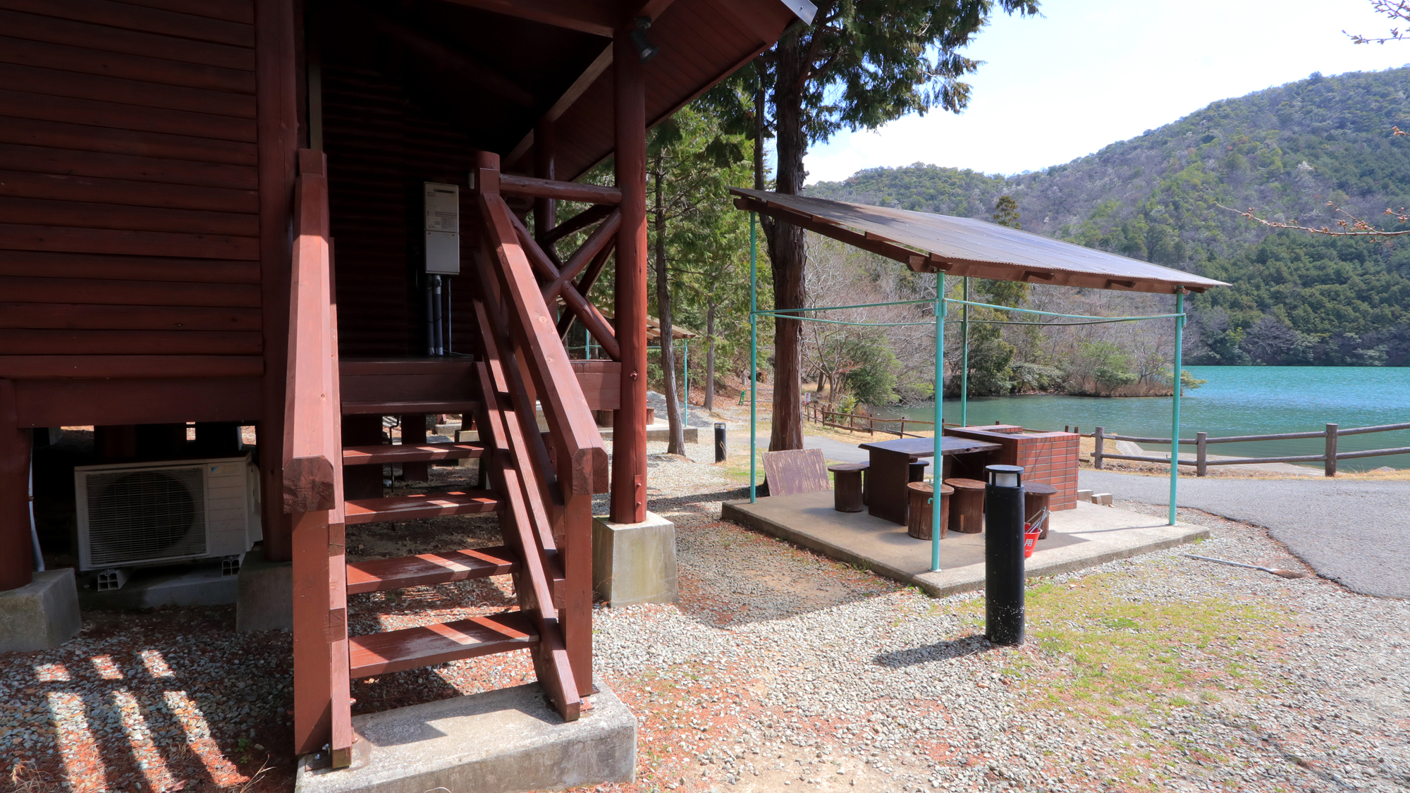 【池側・コテージ】 