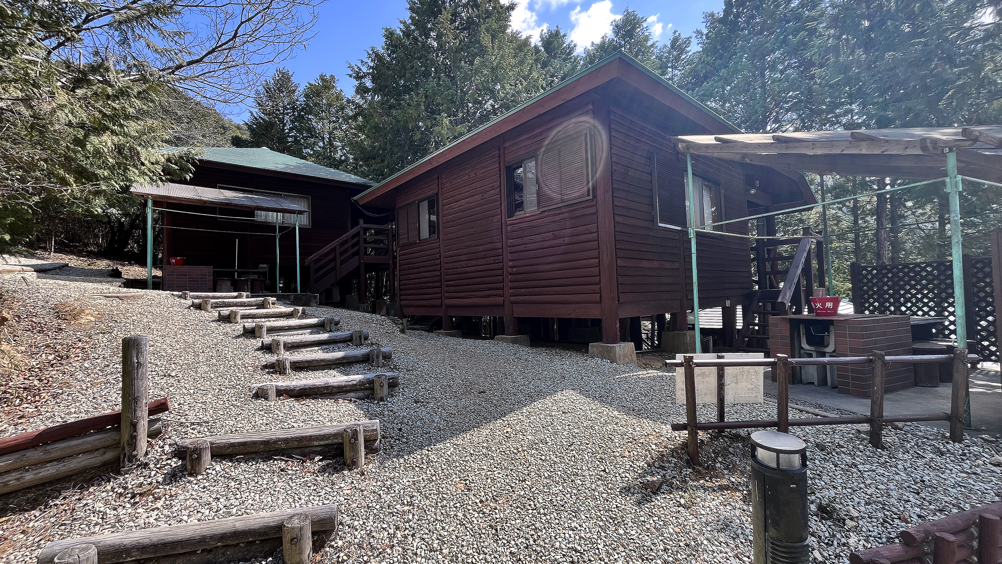 【池側・コテージ】