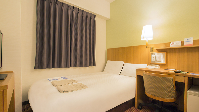 ■セミダブルルーム（本館）：12㎡・120ｃｍ×195㎝（シモンズ社製）のベッドをご用意。