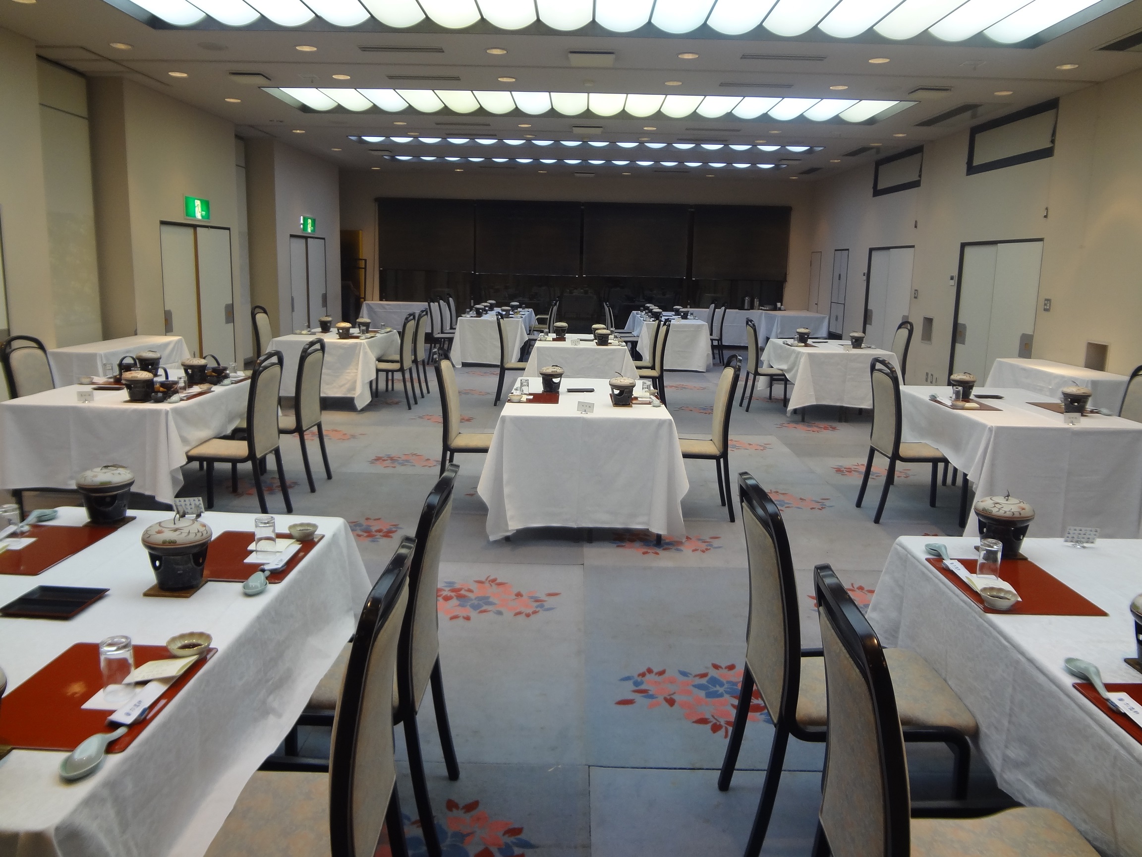 広間のお食事処
