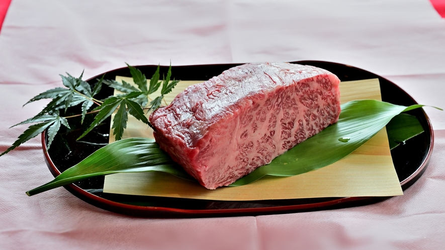 *〔最上級〕やっぱり外せない肉料理。美味しい牛肉をお楽しみいただけるお食事です（イメージ）