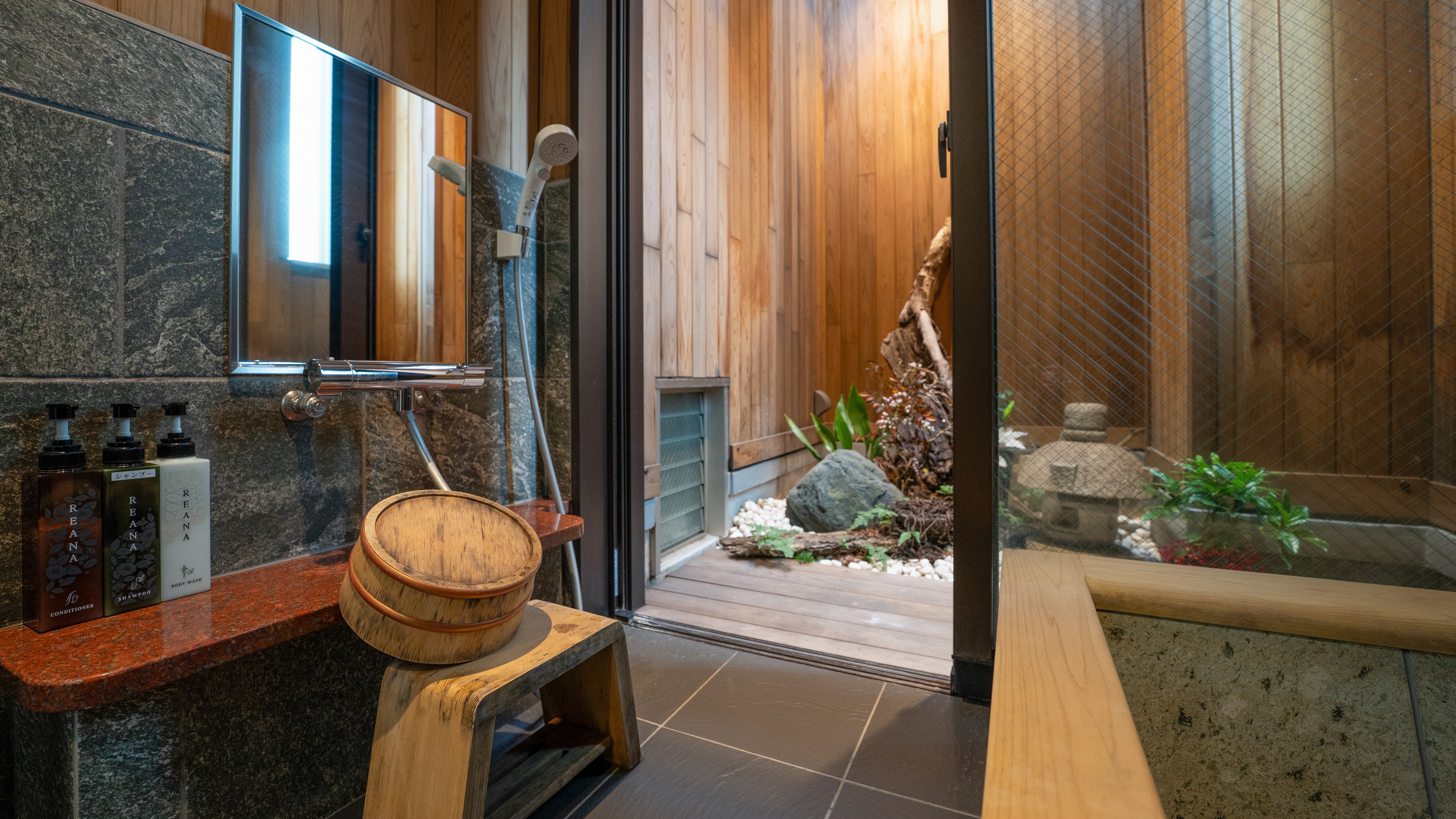 *【禁煙】＜4F 和室10畳＞庭園風呂付き（一例）