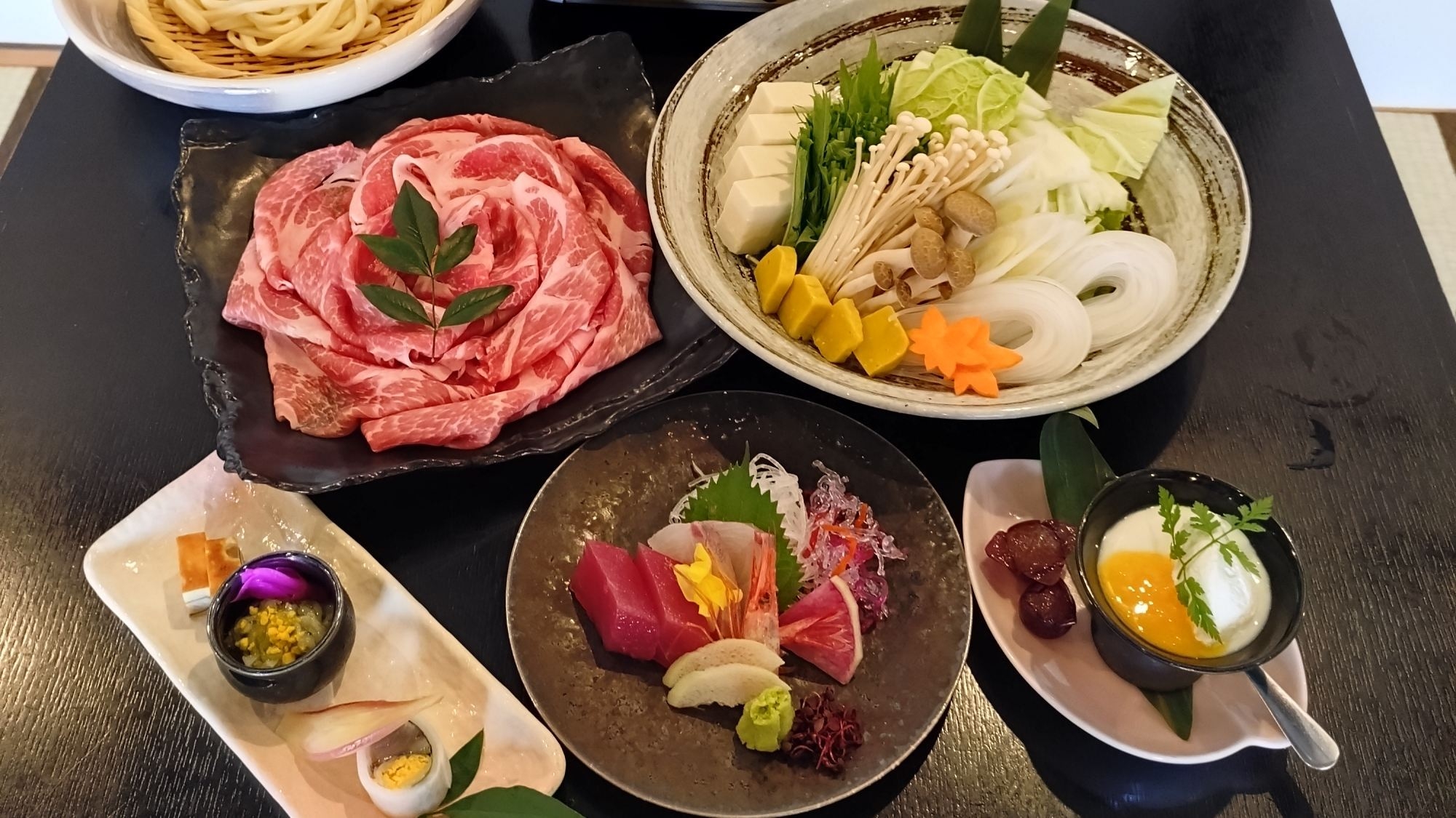 【熊野ポークを味わう】旨みたっぷりのしゃぶしゃぶを、お鍋でじっくり堪能。