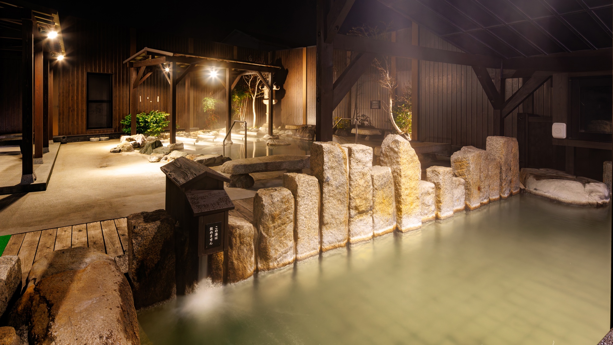 *【露天風呂】夜の露天風呂は格別。広い露天風呂でごゆっくり♪