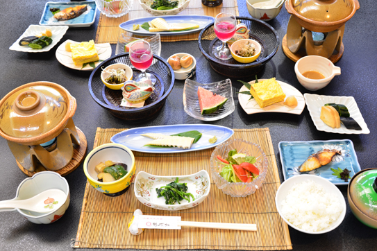 【1泊朝食付】開放感ある内湯は一晩中入浴ＯＫ！ ＊チェックイン15:00〜24:00
