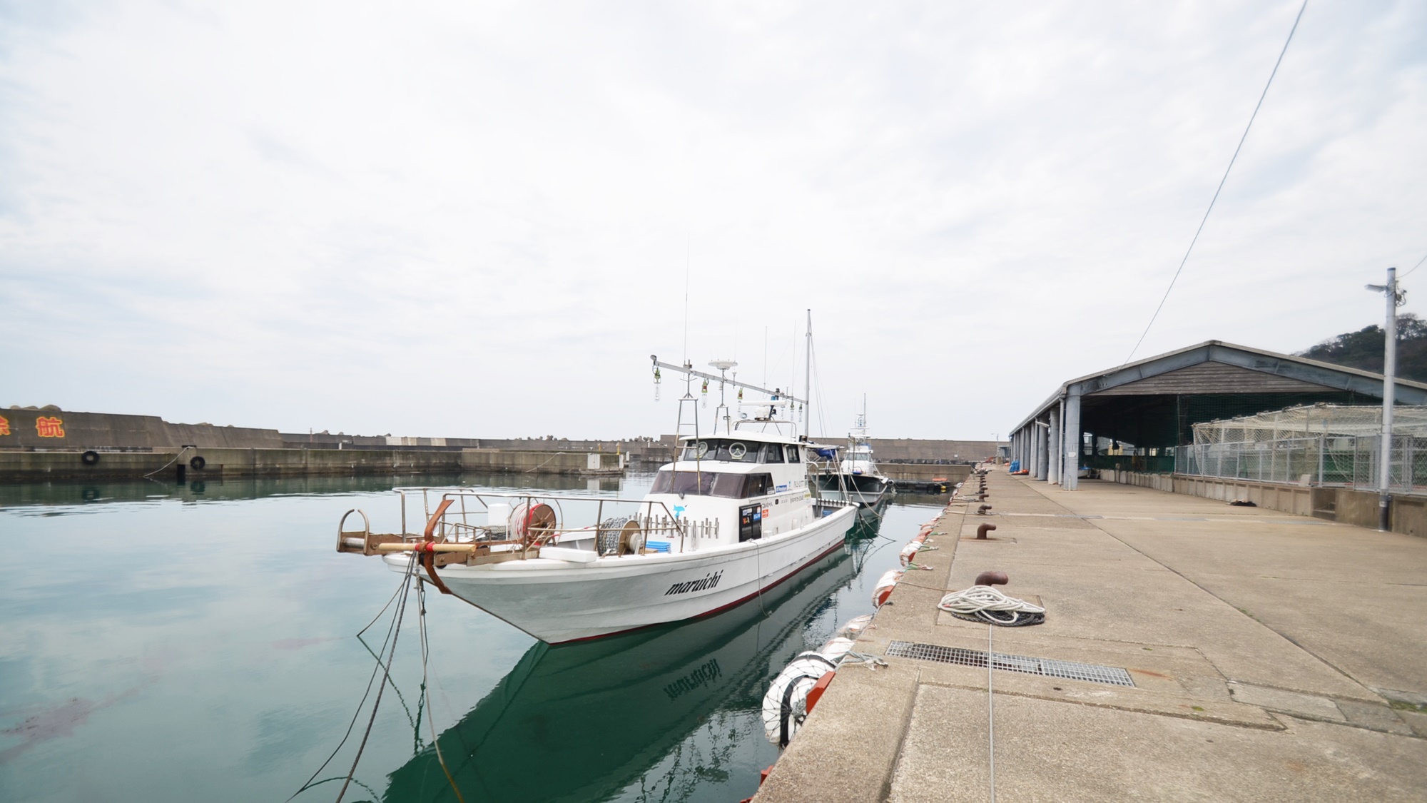*釣り舟へは当館目の前！