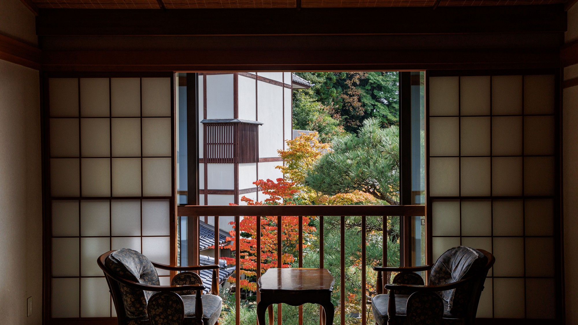 ■【霧島】本館和室14畳／情緒ある諏訪大社の杜を望む