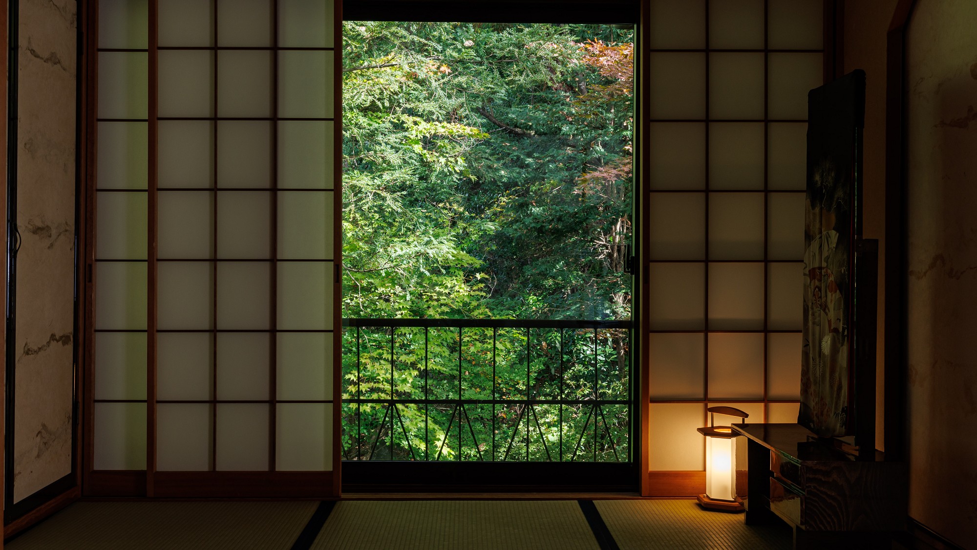 ■【富士】本館和室14畳／四季を映す日本庭園を望む