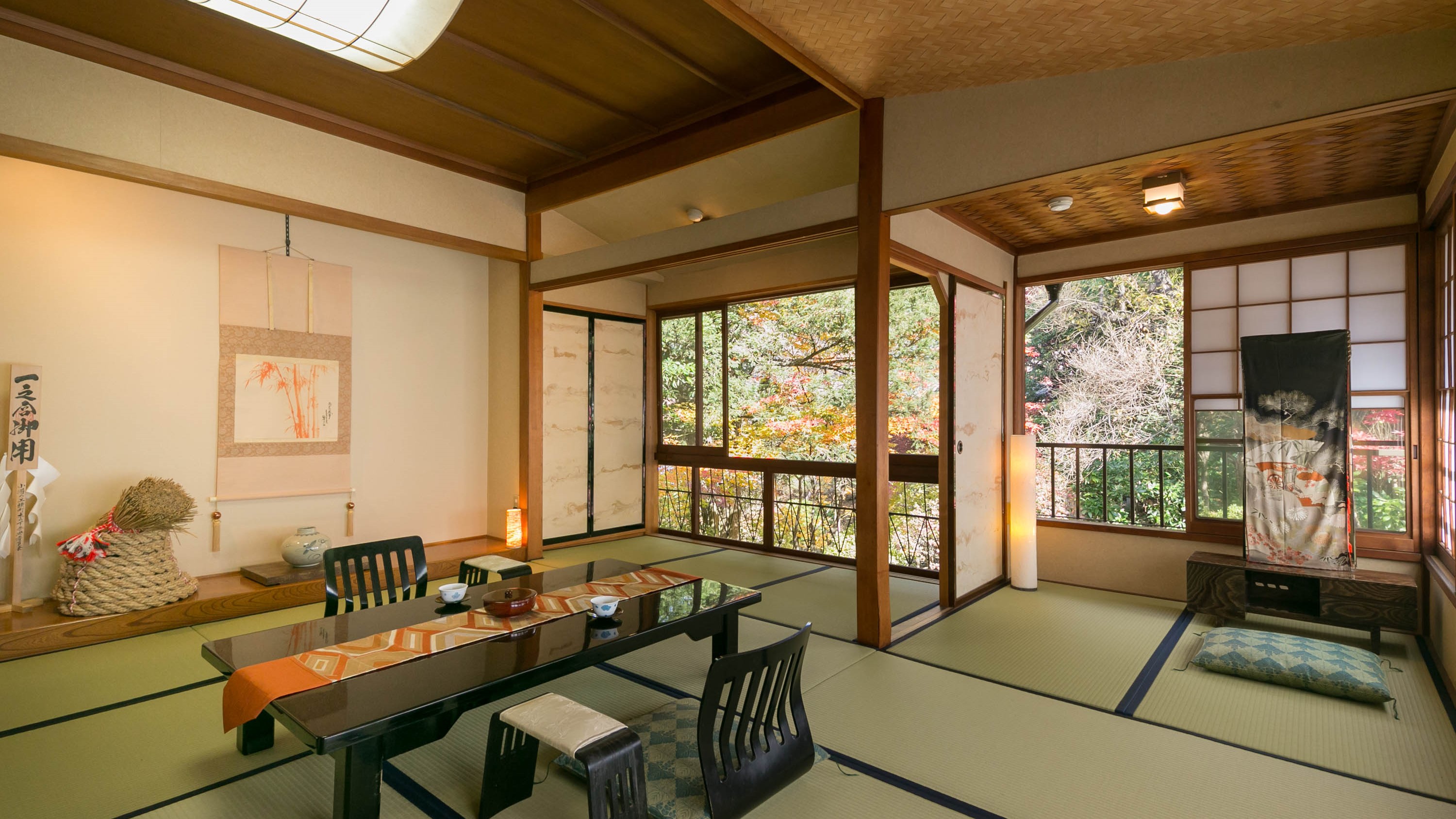 □【富士】本館和室14畳／四季を映す日本庭園を望む