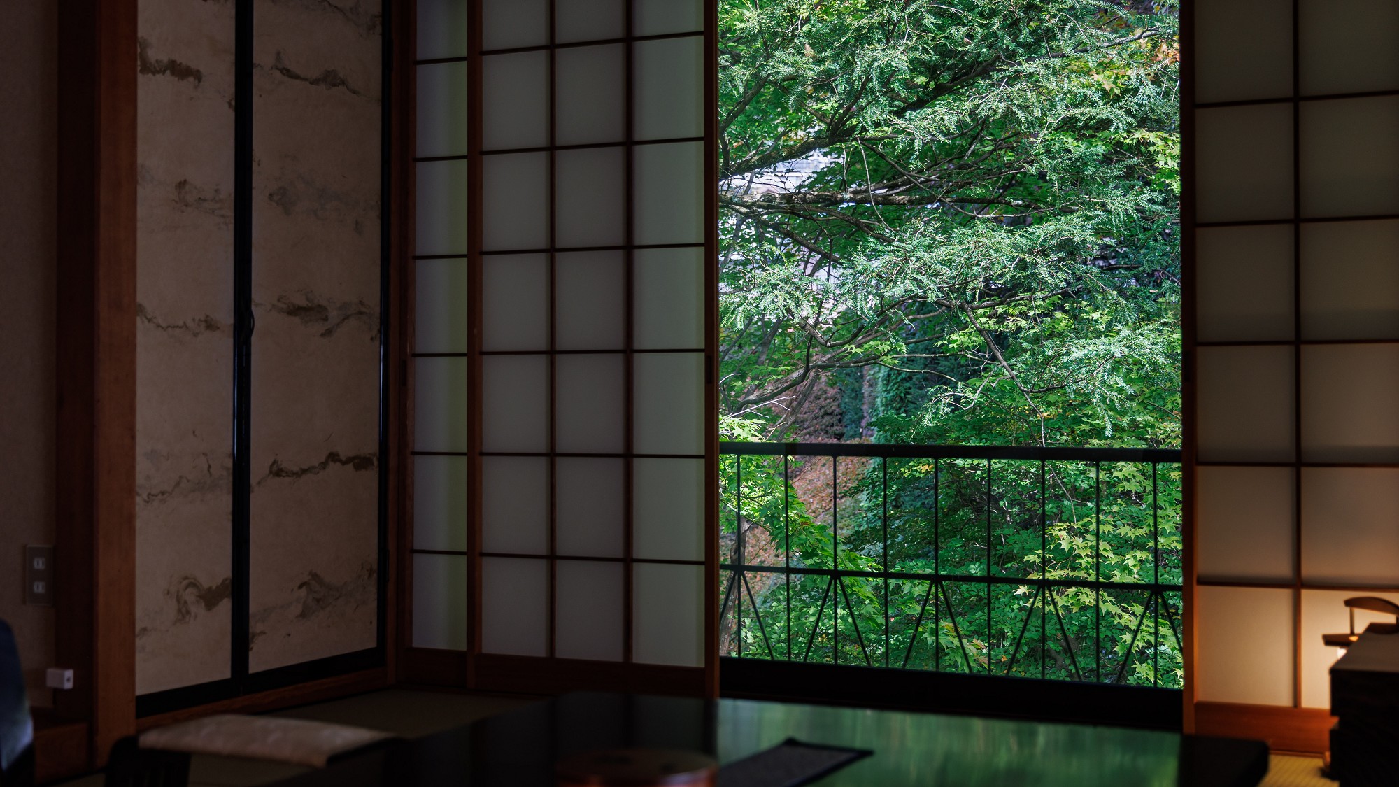 ■【富士】本館和室14畳／四季を映す日本庭園を望む