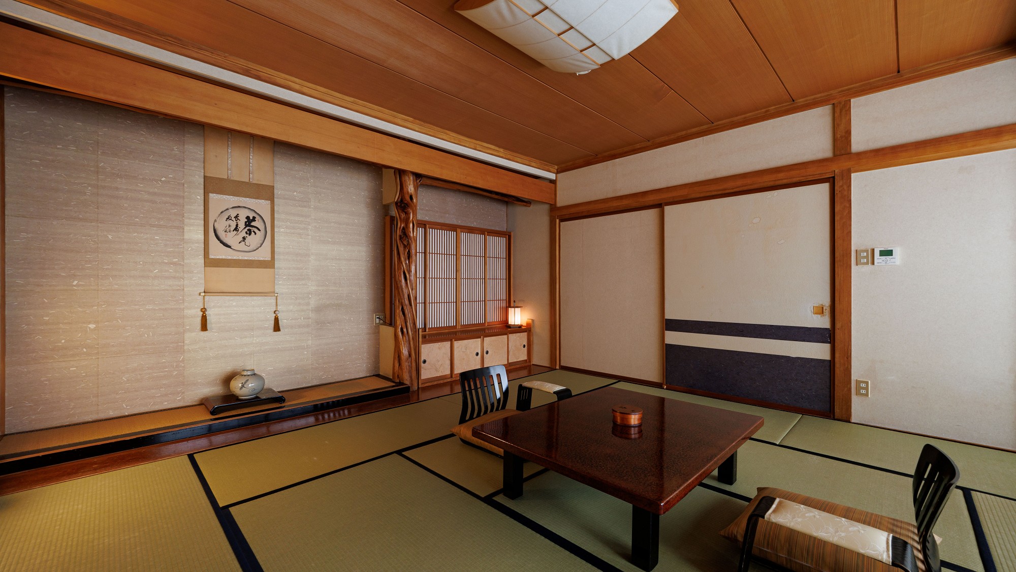 ■【霧島】本館和室14畳／情緒ある諏訪大社の杜を望む