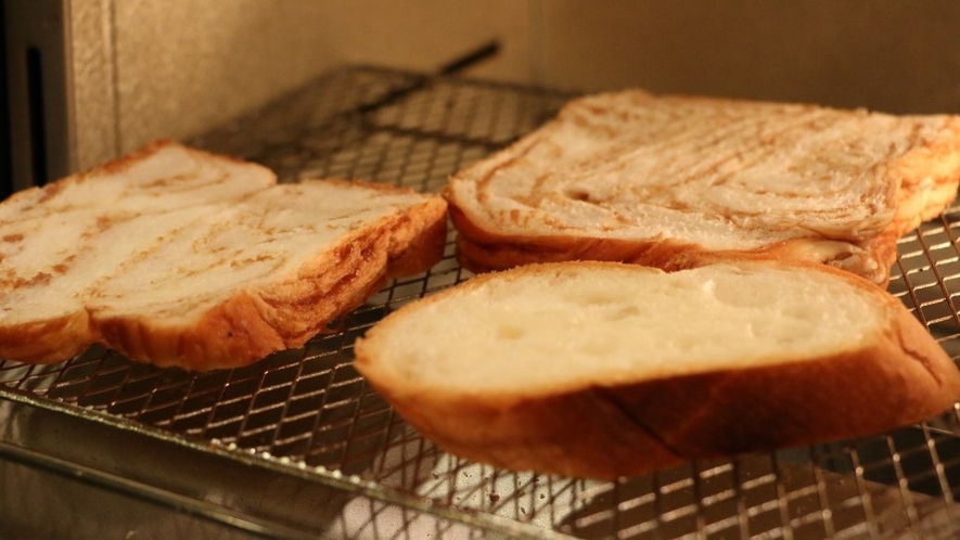 ■翌朝お召し上がりいただける無料のパン