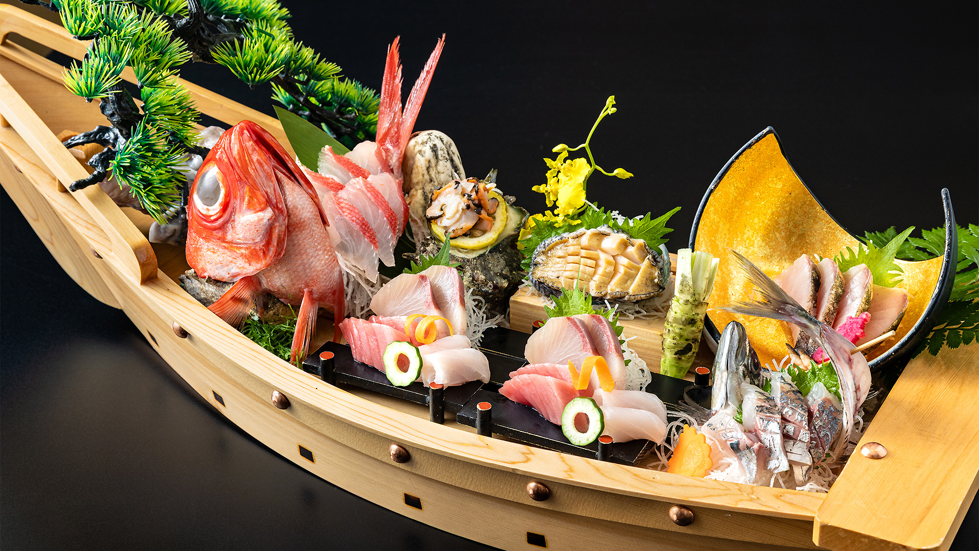 【ご夕食お料理一例＜舟盛り＞】