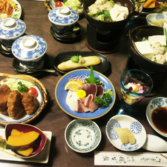 *【夕食全体例】お風呂に浸かった後は、ゆっくりお食事♪