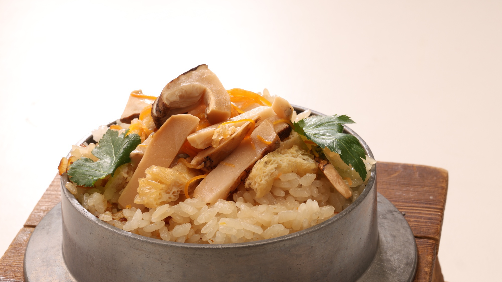 【期間限定】近江牛と松茸すき焼きや松茸釜飯など秋の味覚を贅沢に味わうー松茸と近江牛会席ー